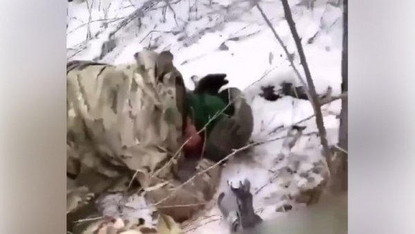 СНИМАК ЛИКВИДАЦИЈЕ ВОЈНИКА КОЈИ СУ СЕ ПРЕДАЛИ ИСТИНИТ: УН забринуте због односа Кијева према руским ратним заробљеницима СНИМАК ЛИКВИДАЦИЈЕ ВОЈНИКА КОЈИ СУ СЕ ПРЕДАЛИ ИСТИНИТ: УН забринуте због односа Кијева према руским ратним заробљеницима