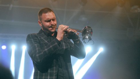 DAN PRE BAJE NASTUPA JOŠ JEDNA VELIKA ZVEZDA: Čuveni muzičari sviraju u petak pre sabora na koji je pozvao Vučić DAN PRE BAJE NASTUPA JOŠ JEDNA VELIKA ZVEZDA: Čuveni muzičari sviraju u petak pre sabora na koji je pozvao Vučić