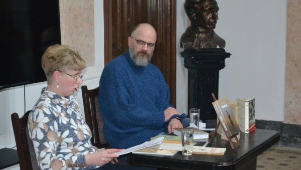 ЗАБОРАВЉЕНИ МАЈСТОР РЕЧИ: Први том Сабраних прича Јована Поповића промовисан у његовој Кикинди (ФОТО) ЗАБОРАВЉЕНИ МАЈСТОР РЕЧИ: Први том Сабраних прича Јована Поповића промовисан у његовој Кикинди (ФОТО)