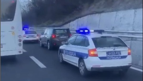 ЛАНЧАНИ СУДАР КОД БУБАЊ ПОТОКА: Несрећа изазвала саобраћајни колапс ЛАНЧАНИ СУДАР КОД БУБАЊ ПОТОКА: Несрећа изазвала саобраћајни колапс