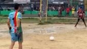UZNEMIRUJUĆE: Stravične scene na fudbalskom terenu, ušao pre penal serije i ubio trojicu UZNEMIRUJUĆE: Stravične scene na fudbalskom terenu, ušao pre penal serije i ubio trojicu