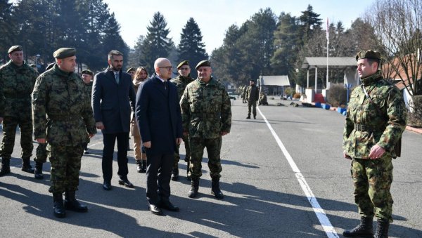 ВУЧЕВИЋ: По наредби председника Вучића Србија ће 22. априла приказати све што има, грађани ће бити поносни на своју војску ВУЧЕВИЋ: По наредби председника Вучића Србија ће 22. априла приказати све што има, грађани ће бити поносни на своју војску
