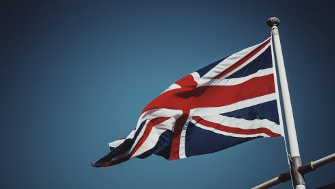БЛУМБЕРГ ТВРДИ: Британија већ у рецесији, незапосленост расте а БДП пада