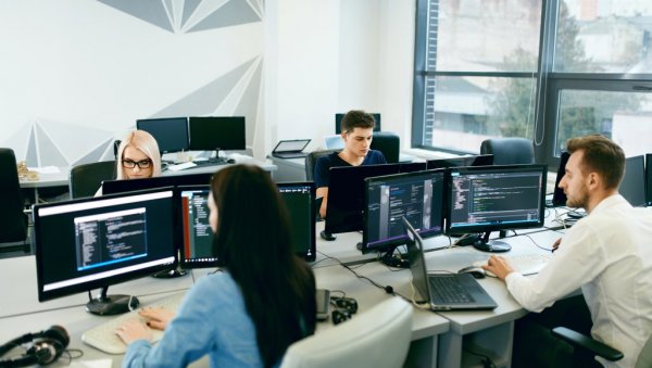 ИТ СЕКТОР ВИШЕ НИЈЕ НАЈПЛАЋЕНИЈИ: Стручњаци тврде да су ова занимања будућност у Србији