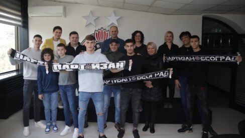 FK PARTIZAN TE ZOVE: Ostvari snove, budi deo crno-belih FK PARTIZAN TE ZOVE: Ostvari snove, budi deo crno-belih