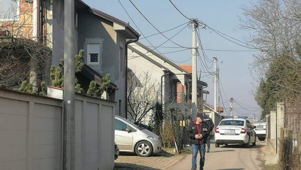 МУП СЕ ОГЛАСИО: Одређен притвор младићу који је избо ножем оца и мајку МУП СЕ ОГЛАСИО: Одређен притвор младићу који је избо ножем оца и мајку