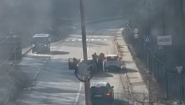 УХАПШЕН ПЉАЧКАШ МЕЊАЧНИЦЕ У ПРИБОЈУ: Полиција трага за за још једним лицем УХАПШЕН ПЉАЧКАШ МЕЊАЧНИЦЕ У ПРИБОЈУ: Полиција трага за за још једним лицем
