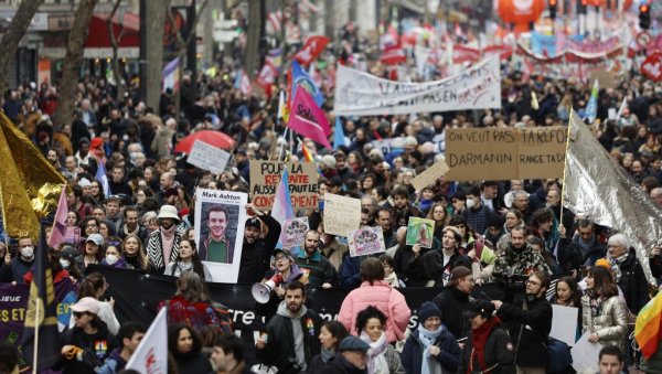 НОВЕ МАНИФЕСТАЦИЈЕ У ЧЕТВРТАК У ФРАНЦУСКОЈ: Демонстранти не одустају НОВЕ МАНИФЕСТАЦИЈЕ У ЧЕТВРТАК У ФРАНЦУСКОЈ: Демонстранти не одустају