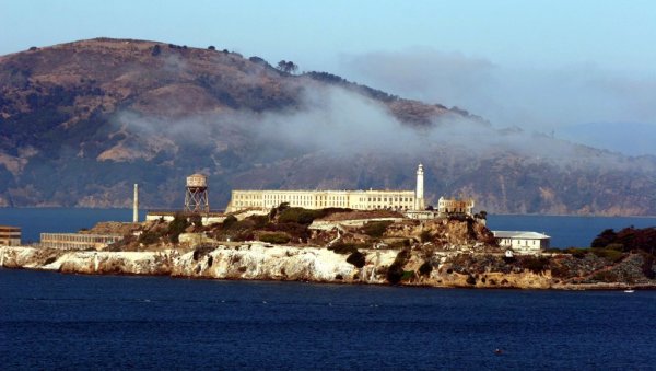 ТРАМП ПОНОВО ОТВАРА АЛКАТРАЗ: Врх САД у шоку - Тражио до Конгреса 152 милиона долара