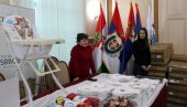 ДАРОВИ ЗА БЕБЕ: У Србобрану уручени поклони најмлађим суграђанима