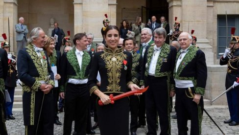 PARISKI BAL U BEOGRADU: Komad dobitnice Zlatnog lava, Blanke Li videlo više od 350.000 ljudi PARISKI BAL U BEOGRADU: Komad dobitnice Zlatnog lava, Blanke Li videlo više od 350.000 ljudi