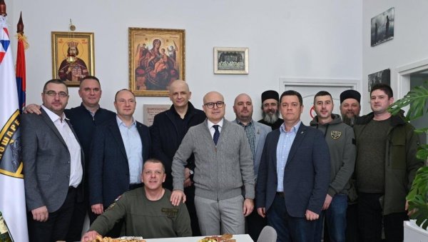 УБЕЂИВАЛИ СУ НАС ДА ТРЕБА ДА СЕ СТИДИМО САМИ СЕБЕ: Министар одбране присуствовао отварању просторија Удружења ветерана Кошаре УБЕЂИВАЛИ СУ НАС ДА ТРЕБА ДА СЕ СТИДИМО САМИ СЕБЕ: Министар одбране присуствовао отварању просторија Удружења ветерана Кошаре