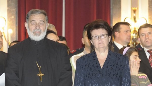 ПЛЕМЕНИТОСТ КОЈА СЕ ПАМТИ: Прота Милан Борота и његова супруга Ружица одгајили 53 девојчице - ратну сирочад ПЛЕМЕНИТОСТ КОЈА СЕ ПАМТИ: Прота Милан Борота и његова супруга Ружица одгајили 53 девојчице - ратну сирочад