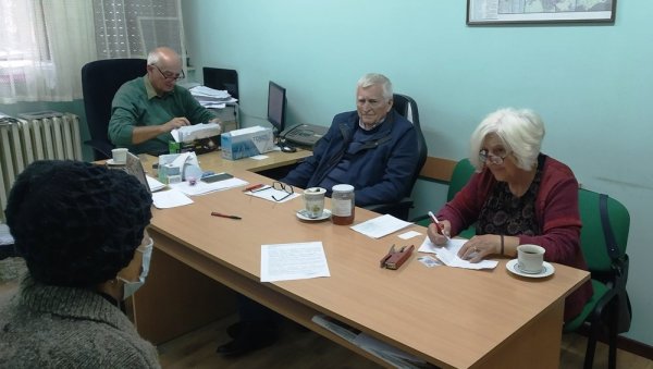 ПЕНЗИОНЕРИ БЕСПЛАТНО БАЊЕ: У Параћину је пријављивање у току у Основном удружењу пензионера ПЕНЗИОНЕРИ БЕСПЛАТНО БАЊЕ: У Параћину је пријављивање у току у Основном удружењу пензионера