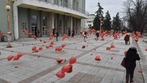 KAD DOĐEŠ NA DAN ZALJUBLJENIH U VALJEVO: Dobrodošlica sa hiljadu balona u obliku srca KAD DOĐEŠ NA DAN ZALJUBLJENIH U VALJEVO: Dobrodošlica sa hiljadu balona u obliku srca