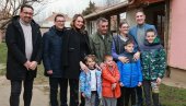 ДОНАЦИЈА ЗА МАЛЕ ЂОШАНОВИЋЕ: Фондација „Хумана срца“ помогла још једну породицу у Кикинди