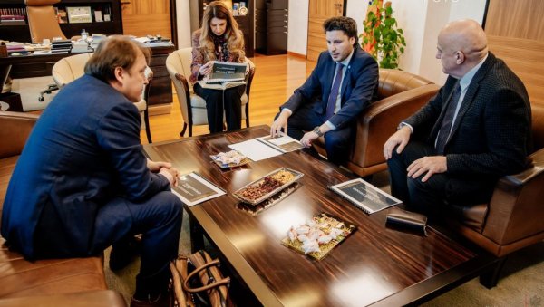 АБАЗОВИЋ НАЈАВИО: Стиже вотка из Никшића АБАЗОВИЋ НАЈАВИО: Стиже вотка из Никшића