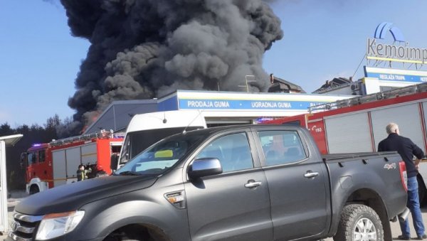 ПОЖАР НА ГАЛЕНИЦИ ПОД КОНТРОЛОМ Огласио се МУП: Дим куља због запаљених гума (ФОТО/ВИДЕО) ПОЖАР НА ГАЛЕНИЦИ ПОД КОНТРОЛОМ Огласио се МУП: Дим куља због запаљених гума (ФОТО/ВИДЕО)
