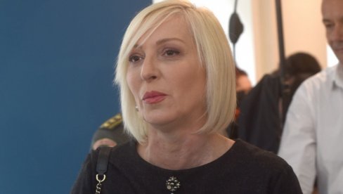 KLANŠČEK OGOLIO OLIVERU KOVAČEVIĆ: Tada su svima ruke bile čiste, ali tada je bila glavna urednica (FOTO) KLANŠČEK OGOLIO OLIVERU KOVAČEVIĆ: Tada su svima ruke bile čiste, ali tada je bila glavna urednica (FOTO)