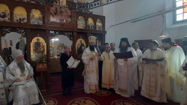 ЕПАРХИЈА ТИМОЧКА ОБЕЛЕЖИЛА СЛАВУ СРЕТЕЊЕ: Заслужним појединцима уручена признања. ЕПАРХИЈА ТИМОЧКА ОБЕЛЕЖИЛА СЛАВУ СРЕТЕЊЕ: Заслужним појединцима уручена признања.