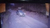 СЛИКЕ ИЗ ПОТРАГЕ: Фотографија џипа којим су нестали Драган Даничић и његова ћерка Милица (ФОТО) СЛИКЕ ИЗ ПОТРАГЕ: Фотографија џипа којим су нестали Драган Даничић и његова ћерка Милица (ФОТО)