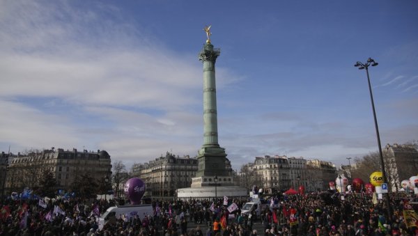 МАРШ ЗА МИР У ПАРИЗУ: Почео митинг против испоруке оружја Украјини МАРШ ЗА МИР У ПАРИЗУ: Почео митинг против испоруке оружја Украјини