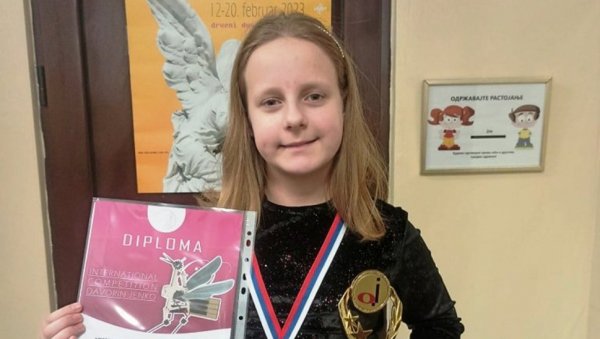 ОПЕТ ПОБЕДА КРИСТИНЕ ВАСИЋ: Саксофонисткиња из Параћина лауреат такмичења Даворин Јенко“ ОПЕТ ПОБЕДА КРИСТИНЕ ВАСИЋ: Саксофонисткиња из Параћина лауреат такмичења Даворин Јенко“