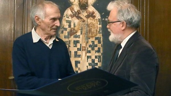 ЖИВОТ ХЕРЦЕГОВАЧКИХ КОЛОНИСТА У РАВНИЦАМА ПИТОМОГ БАНАТА: Слободану Мандићу награда Фонда Задужбине Бранка Ћопића ЖИВОТ ХЕРЦЕГОВАЧКИХ КОЛОНИСТА У РАВНИЦАМА ПИТОМОГ БАНАТА: Слободану Мандићу награда Фонда Задужбине Бранка Ћопића