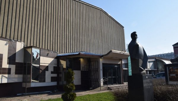 „ДАНИ КОМЕДИЈЕ“ У НОВОМ РУХУ: Вишемесечна обнова Културног центра у Јагодини приводи се крају (ФОТО) „ДАНИ КОМЕДИЈЕ“ У НОВОМ РУХУ: Вишемесечна обнова Културног центра у Јагодини приводи се крају (ФОТО)