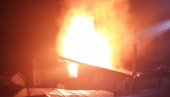 PLAMEN SE VIDEO SA SVIH STRANA: Veliki požar u lozničkom naselju Klupci (FOTO) PLAMEN SE VIDEO SA SVIH STRANA: Veliki požar u lozničkom naselju Klupci (FOTO)