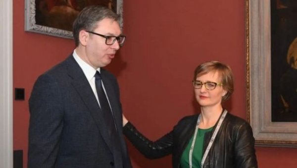 АКЦЕНАТ ЈЕ БИО НА ЗЕЛЕНИМ ИНВЕСТИЦИЈАМА Вучић се у Минхену састао са Франциском Брантнер (ФОТО) АКЦЕНАТ ЈЕ БИО НА ЗЕЛЕНИМ ИНВЕСТИЦИЈАМА Вучић се у Минхену састао са Франциском Брантнер (ФОТО)