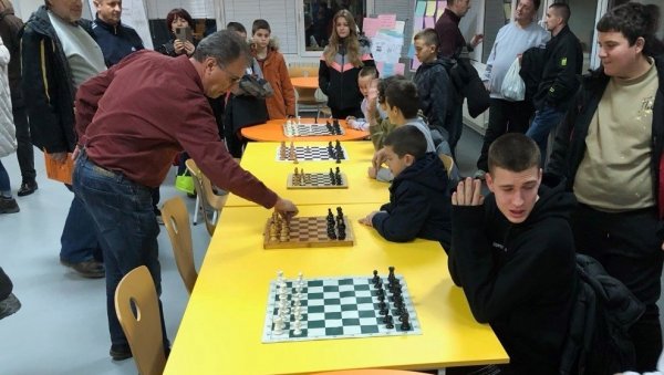 МАГИЧНИ СВЕТ ДЕЧЈЕГ ШАХА: Промоција књиге у краљевачкој библиотеци МАГИЧНИ СВЕТ ДЕЧЈЕГ ШАХА: Промоција књиге у краљевачкој библиотеци
