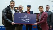 БРЗИ ВОЗ СОКО ПРЕВЕЗАО 1.500.000 ЉУДИ: Брнабић и Весић уручили награду сретном путнику БРЗИ ВОЗ СОКО ПРЕВЕЗАО 1.500.000 ЉУДИ: Брнабић и Весић уручили награду сретном путнику