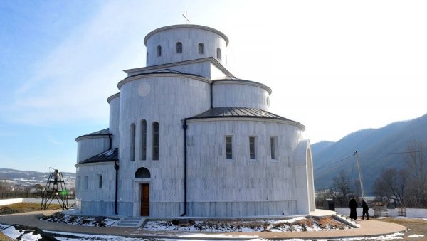 ЗА ВАСКРС ПРВИХ ДВОРА НЕМАЊИЋА: Епархија рашко-призренска сакупља средства за откуп земљишта у Дежеви где су рођени и Србија и Свети Сава ЗА ВАСКРС ПРВИХ ДВОРА НЕМАЊИЋА: Епархија рашко-призренска сакупља средства за откуп земљишта у Дежеви где су рођени и Србија и Свети Сава