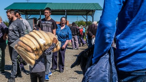 DECA BUVLJAKA SU RATNICI ŽIVOTA: Jedinstvena foto- monografija Aleksandra Markovića iz Lajkovca DECA BUVLJAKA SU RATNICI ŽIVOTA: Jedinstvena foto- monografija Aleksandra Markovića iz Lajkovca