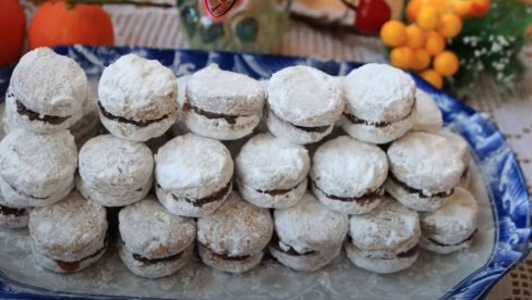 UKUS DETINJSTVA: Recept za posne vanilice sa orasima (VIDEO) UKUS DETINJSTVA: Recept za posne vanilice sa orasima (VIDEO)