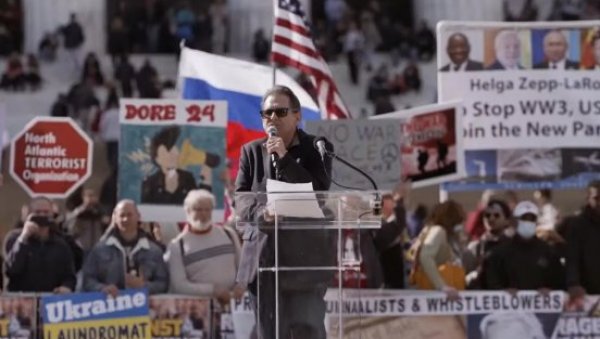 АМЕРИКАНЦИ ТРАЖЕ ДА СЕ РАСФОРМИРА НАТО: Антиратни протест у Вашингтону (ВИДЕО) АМЕРИКАНЦИ ТРАЖЕ ДА СЕ РАСФОРМИРА НАТО: Антиратни протест у Вашингтону (ВИДЕО)