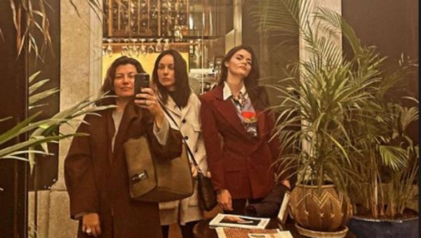 ПРИЈАТЕЉСТВО ИМ БИЛО ВАЖНИЈЕ ОД МУШКАРЦА: Наше глумице веже љубав према уметности, заједно отпутовале у Португал (ВИДЕО) ПРИЈАТЕЉСТВО ИМ БИЛО ВАЖНИЈЕ ОД МУШКАРЦА: Наше глумице веже љубав према уметности, заједно отпутовале у Португал (ВИДЕО)