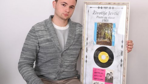 PROMOCIJA KNJIGE PLOČA: Aleksandar pisao o pradedi koji je 68 snimio ploču PROMOCIJA KNJIGE PLOČA: Aleksandar pisao o pradedi koji je 68 snimio ploču