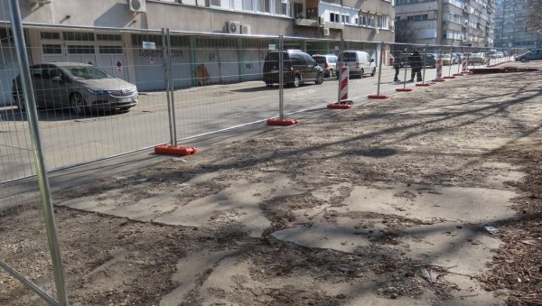 НАСТАВЉЕНА ОБНОВА НОВОСАДСКИХ ПАРКИРАЛИШТА: Нови паркинзи за 70 аутомобила и 30 бицикала НАСТАВЉЕНА ОБНОВА НОВОСАДСКИХ ПАРКИРАЛИШТА: Нови паркинзи за 70 аутомобила и 30 бицикала