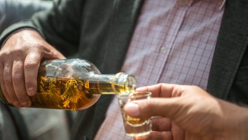 NAJBOLJA RAKIJA IZ GUBEREVCA: U institutu za voćarstvo u Čačku održana smotra srpskih šljivovica NAJBOLJA RAKIJA IZ GUBEREVCA: U institutu za voćarstvo u Čačku održana smotra srpskih šljivovica