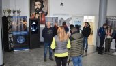 CERN NA POSTERIMA: Izložba Departmana PMF za fiziku u nišikim gimnazijama CERN NA POSTERIMA: Izložba Departmana PMF za fiziku u nišikim gimnazijama
