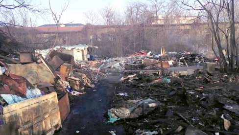 РЕПОРТЕРИ НОВOСТИ СА ПОГОРЕЛЦИМА НА ЗВЕЗДАРИ: Седамдесет душа остало без ичега РЕПОРТЕРИ НОВOСТИ СА ПОГОРЕЛЦИМА НА ЗВЕЗДАРИ: Седамдесет душа остало без ичега