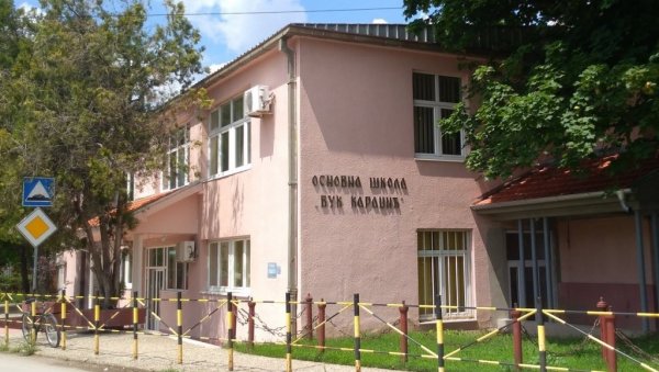 ВЕЛИКА СРЦА ОСНОВАЦА: Помажу породици којој је изгорела кућа, сакупили 121.760 динара за Стошиће ВЕЛИКА СРЦА ОСНОВАЦА: Помажу породици којој је изгорела кућа, сакупили 121.760 динара за Стошиће