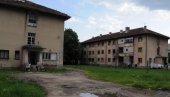 ČEKA SE NOVI TENDER: Zastoj u obnovi u zemljotresu oštećenog radničkog naselja u Kraljevu (FOTO)