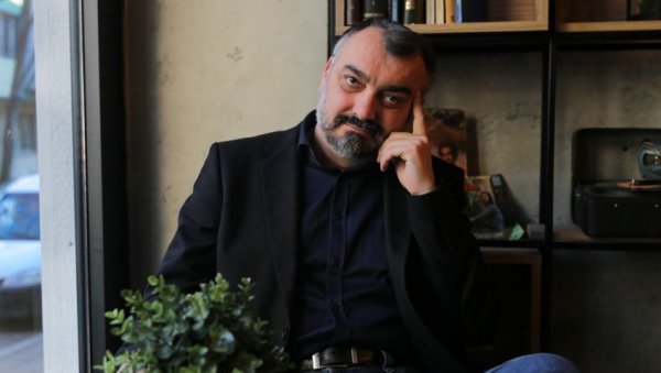 ХУМАНИТАРНО КЊИЖЕВНО ВЕЧЕ: Писац Бранислав Јанковић гостује у Врању ХУМАНИТАРНО КЊИЖЕВНО ВЕЧЕ: Писац Бранислав Јанковић гостује у Врању