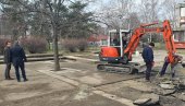 НОВО ДВОРИШТЕ И НОВА СТАЗА ЗА ДВЕ ОСНОВНЕ ШКОЛЕ У НОВОМ БЕОГРАДУ: ГО Нови Београд уређује школске површине