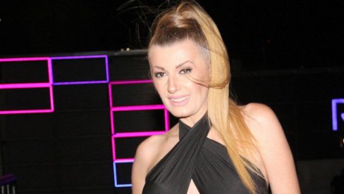 MLADIMA OTKRIĆE, STARIMA NOSTALGIJA: Pesma Viki Miljković iz 2003. godine, apsolutni hit na društvenim mrežama (FOTO)