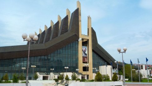 PUCNJAVA U CENTRU PRIŠTINE: Povređeno 17 osoba - odlasili se lekari PUCNJAVA U CENTRU PRIŠTINE: Povređeno 17 osoba - odlasili se lekari