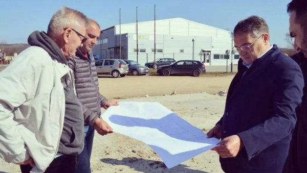 ПОГОН ОД ШЕСТ ХИЉАДА КВАДРАТА: У Свилајнцу рашчишћавају терен за нову фабрику (ФОТО) ПОГОН ОД ШЕСТ ХИЉАДА КВАДРАТА: У Свилајнцу рашчишћавају терен за нову фабрику (ФОТО)